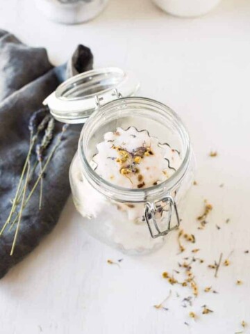 DIY Aromatherapy Shower Tablets | 